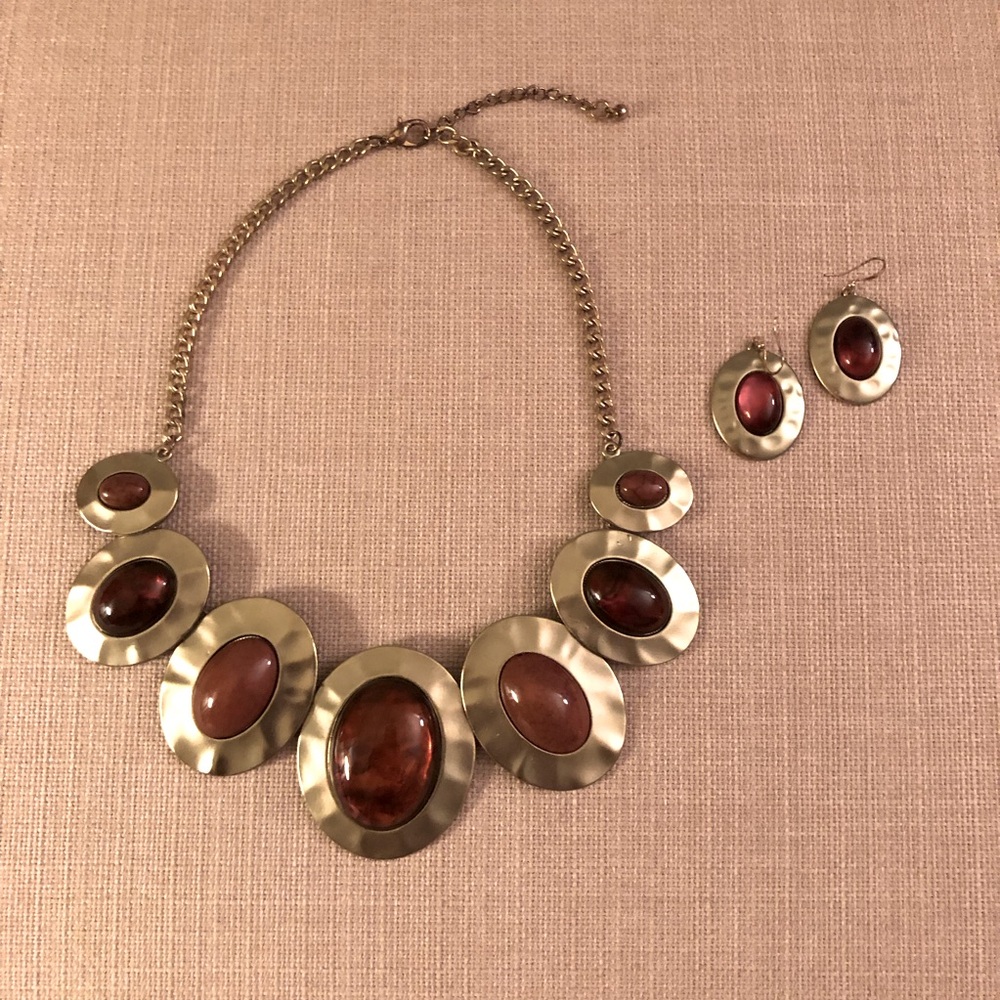 Statement Necklace 19 1/2” with matching earrings.
